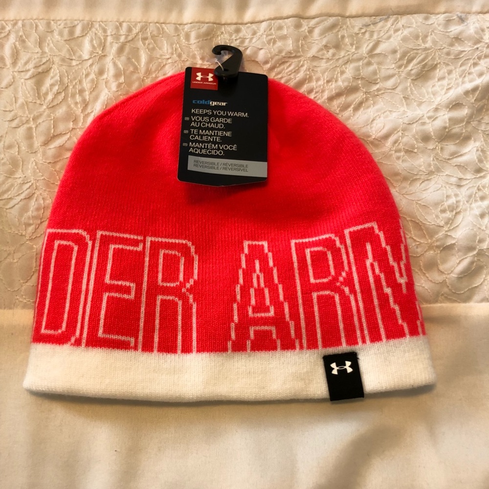 Under Armour Girls Beanie. BNWT. Reversible.